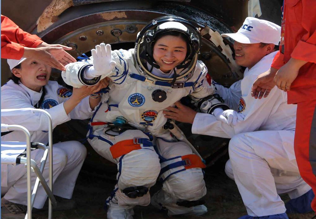 यी हुन् अन्तरिक्षमा हिड्ने पहिलो चिनियाँ महिला