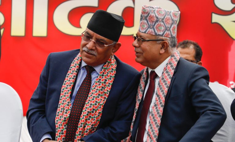 कांग्रेस बैठक बस्नु अघि नै प्रचण्ड र माधव नेपाल प्रधानमन्त्री भेट्न बालुवाटारमा