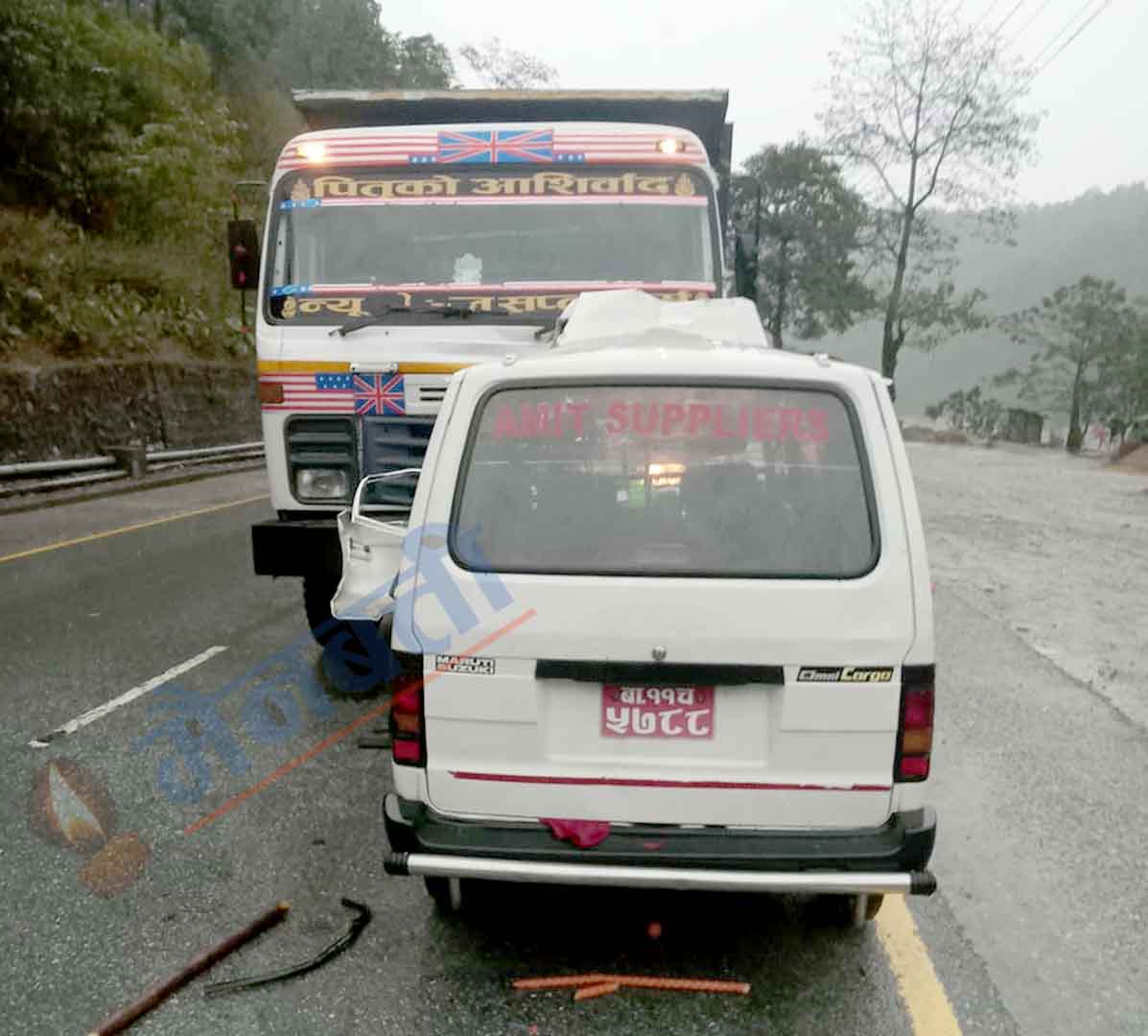 पन्ध्र किलोमा टिपर र भ्यान ठोक्किँदा धादिङका दुई जनाको मृत्यु,दुई घाईते