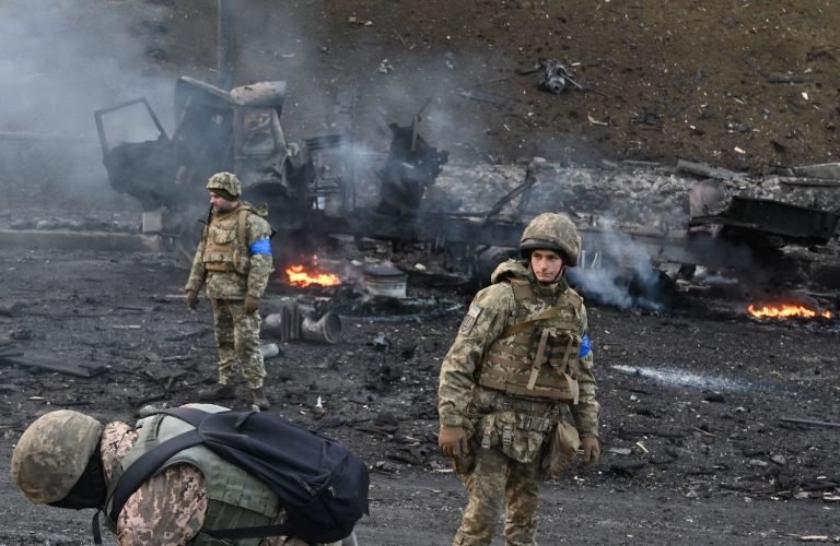 युक्रेनको तेल भण्डारमा आक्रमण भएपछि किभको हावामा सास फेर्न गाह्रो