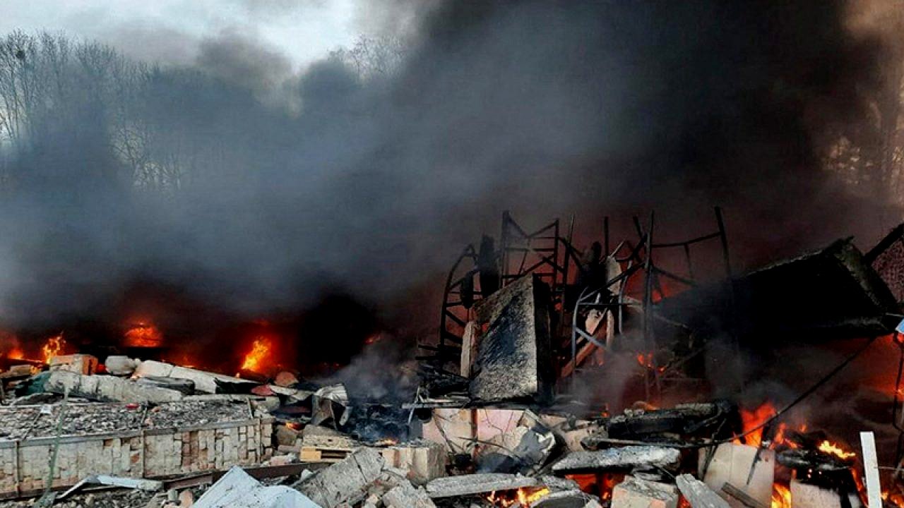 युक्रेनमा रुसी हमलाः लत्ताकपडा, विद्युतीय सामानदेखि तेल र चिनीको भाउ आकाशियो