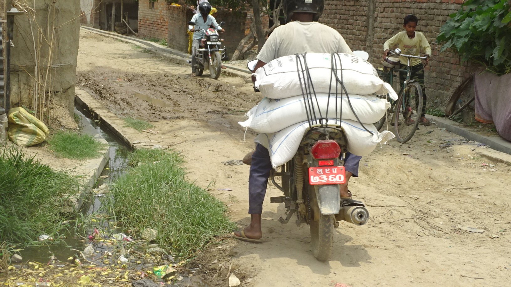 सीमानाकामा एक रुपैयाँ फाइदा लिएर चिनीको अवैध कारोबार 