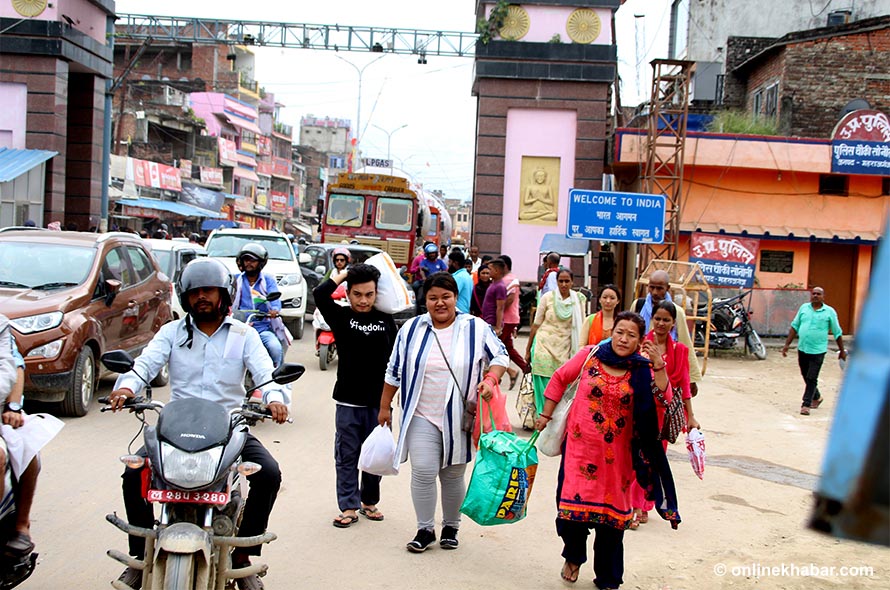 भारतीय बजारमा नेपाली ग्राहक रोक्न दसैँ सस्तो बजार