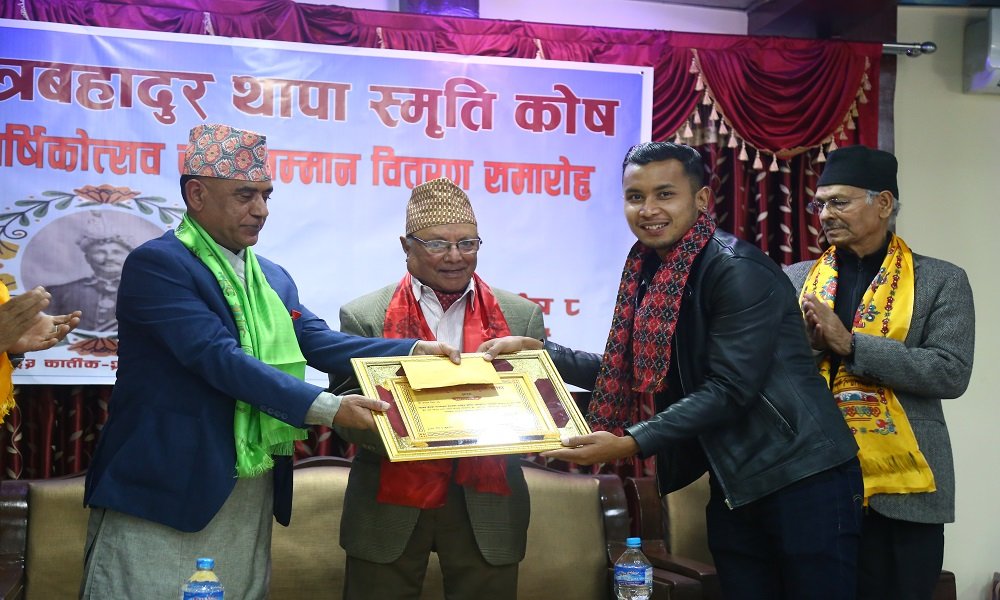नेपाली राष्ट्रिय फुटबल टोलीका सदस्य अन्जन र कमल सम्मानित