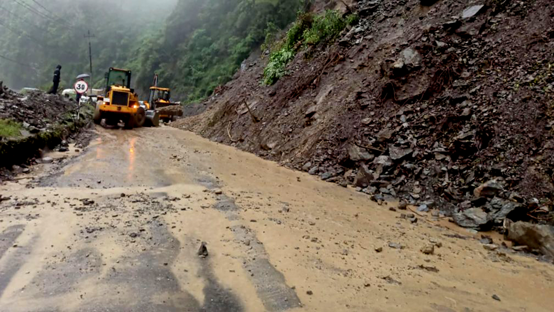 पृथ्वीराजमार्ग दैनिक साढे चार घण्टा बन्द